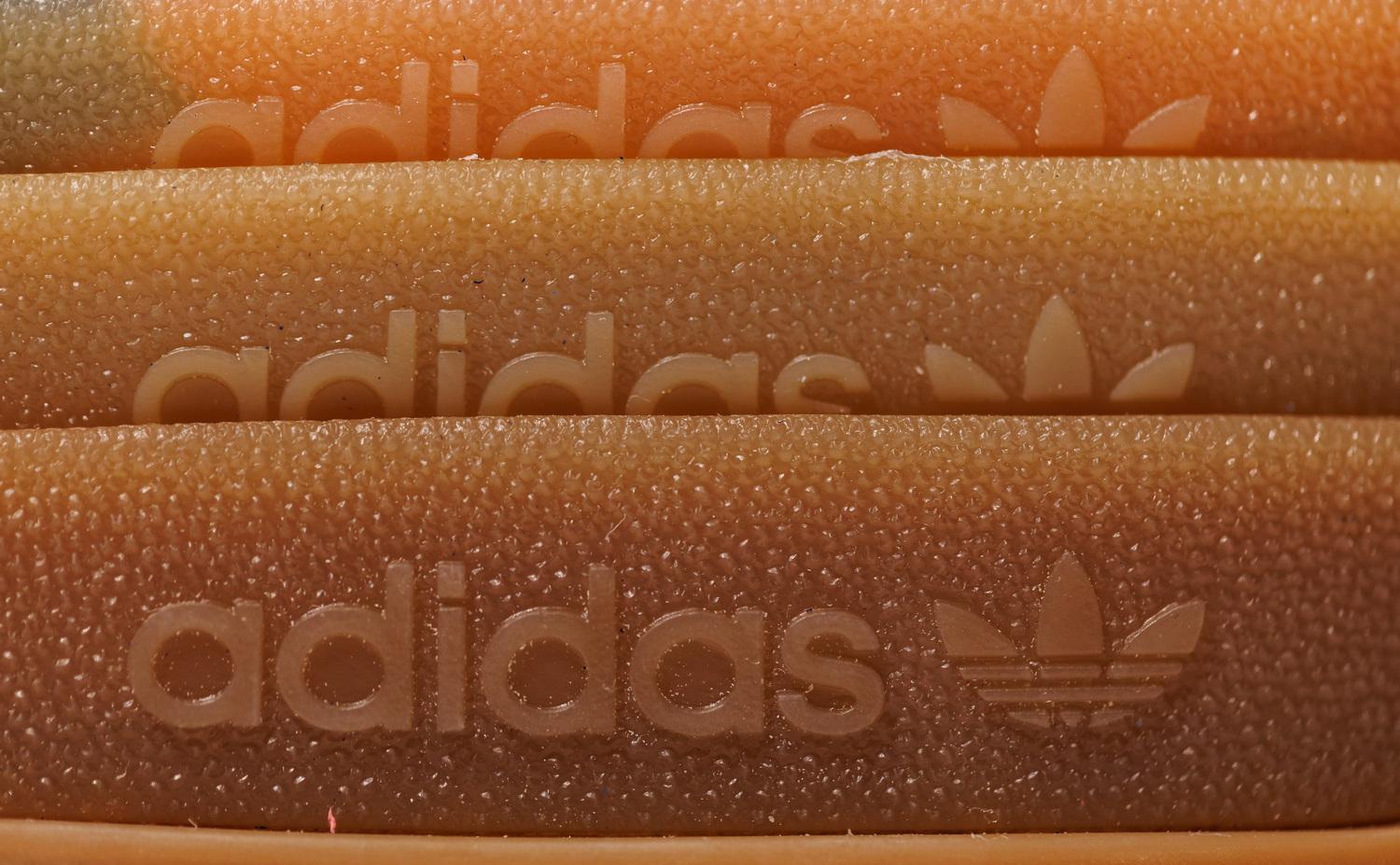 Коммерсантъ узнал о возможной передаче Adidas в России иностранцам