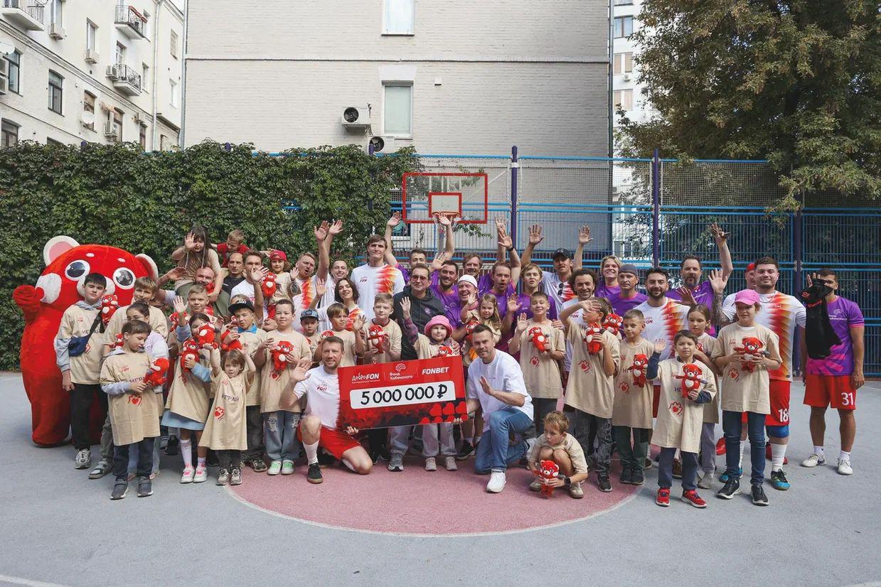 Звезды спорта и шоу-бизнеса сыграли в футбол в поддержку Фонда Хабенского