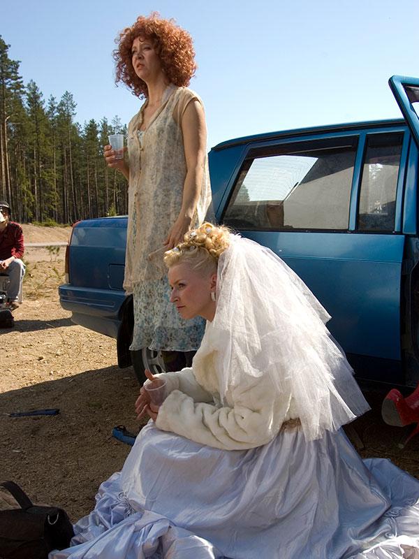 Татьяна Лазарева и Ольга Медынич (слева направо) на съемках фильма Ивана Дыховичного &laquo;Европа&nbsp;&mdash; Азия&raquo;, 2007 год