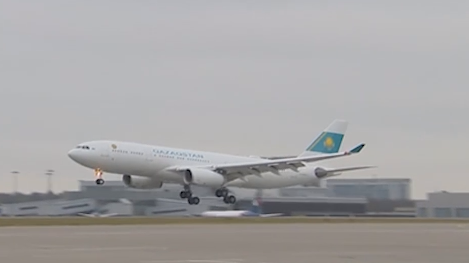 Токаев прибыл с государственным визитом в Москву