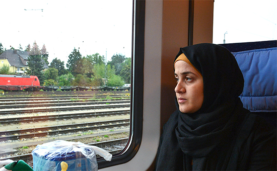 Беженка из&nbsp;Сирии в&nbsp;поезде, идущем из&nbsp;Австрии в&nbsp;Германию