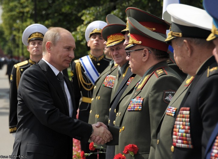 В.Путин возложил венок к могиле неизвестного солдата в Москве