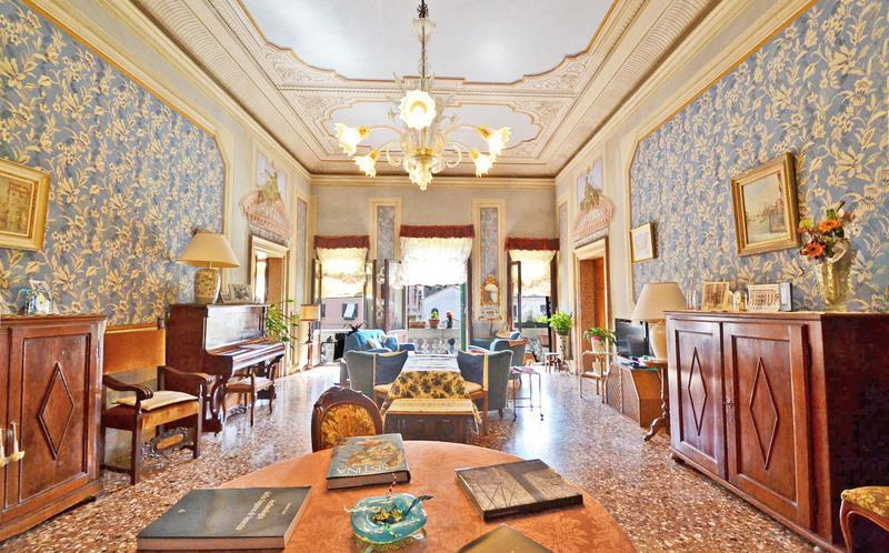 Венецианский дом Жан-Жака Руссо выставили на продажу