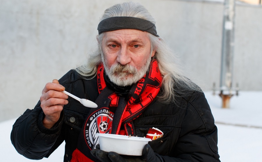 Перед матчем в Краснодаре ФК &quot;Амкар&quot; кормил своих болельщиков горячей кашей.