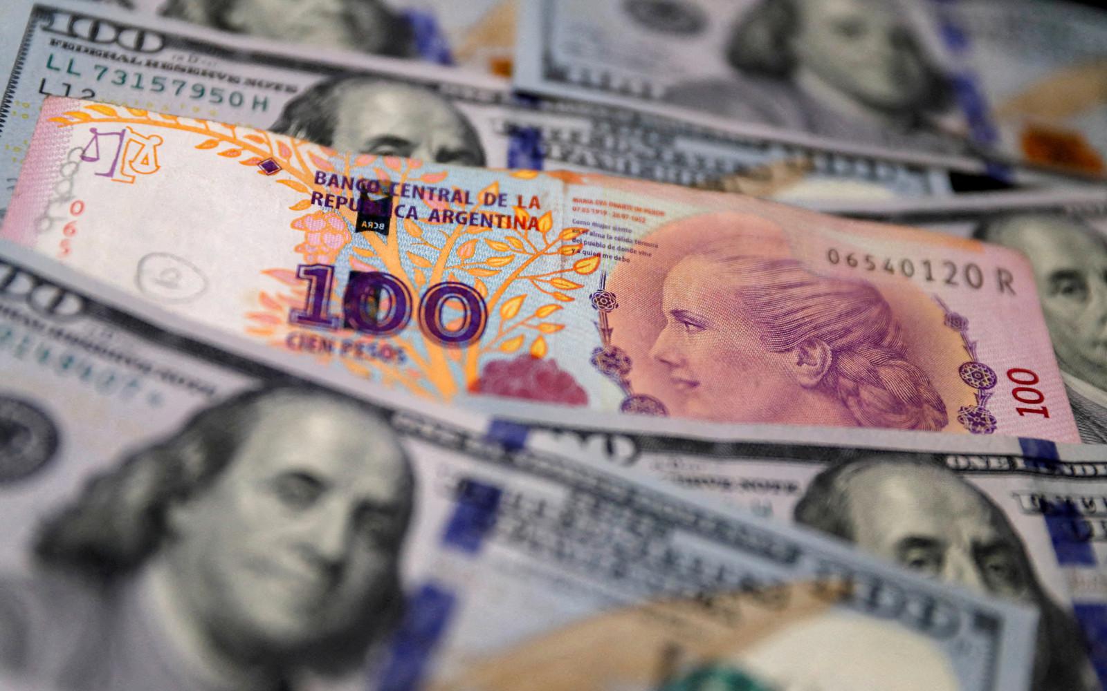 Банкнота в 100 аргентинских песо