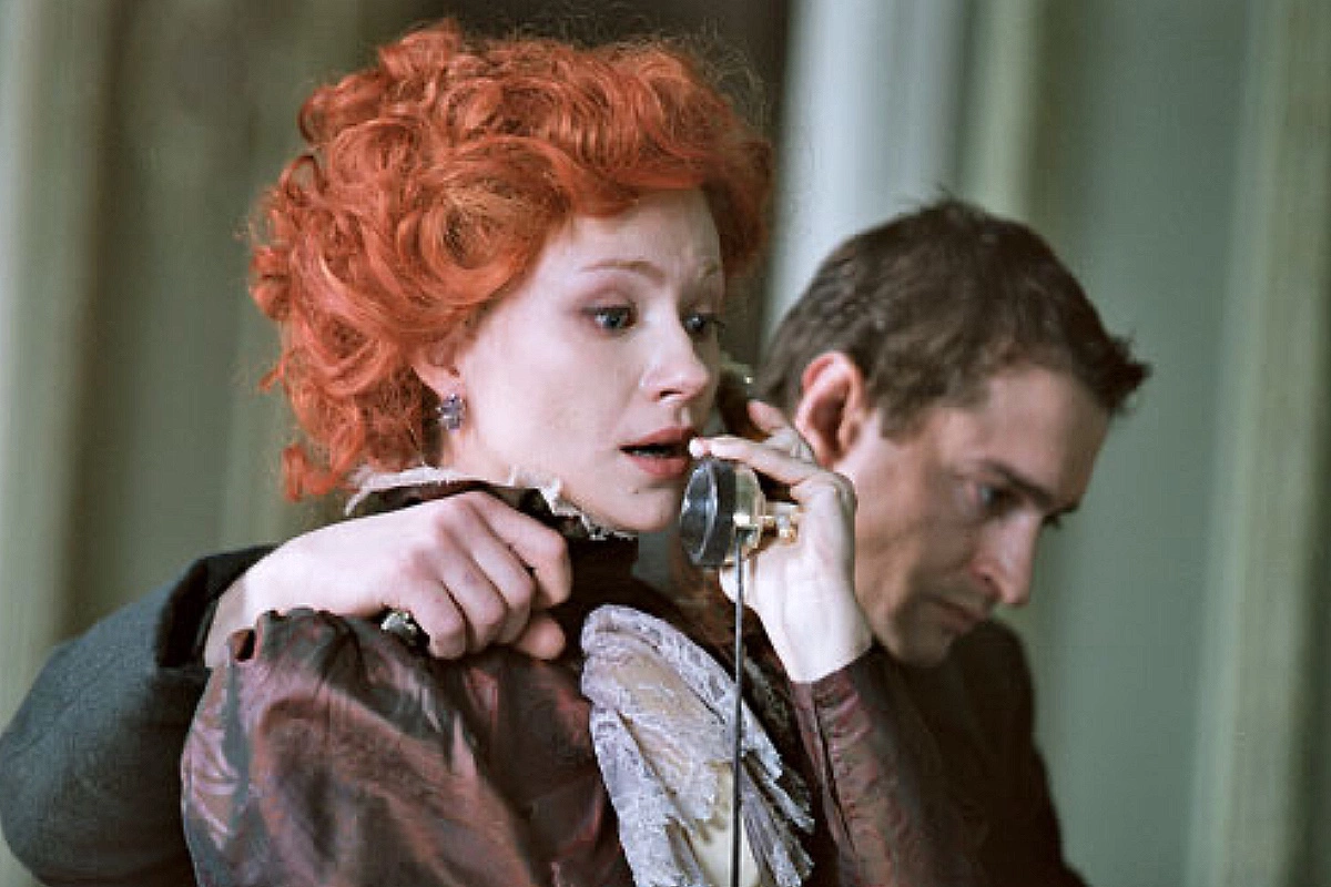 Мария Миронова и Константин Хабенский, кадр из фильма «Статский советник» (2005)