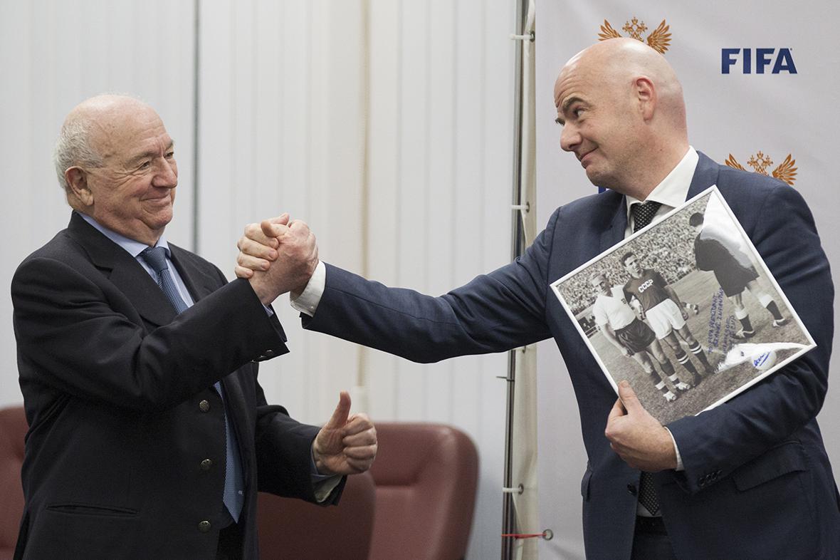 Никита Симонян и президент ФИФА Джанни Инфантино