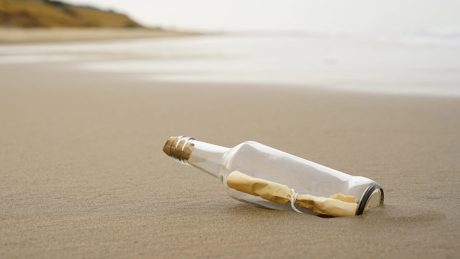 В Крыму на берегу моря нашли бутылку с сообщением на турецком. О чем оно