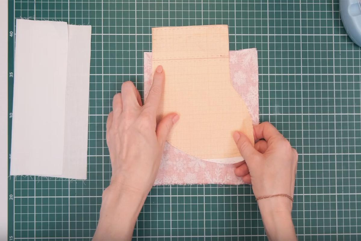 Как сделать новогоднюю гирлянду из лоскутков ткани