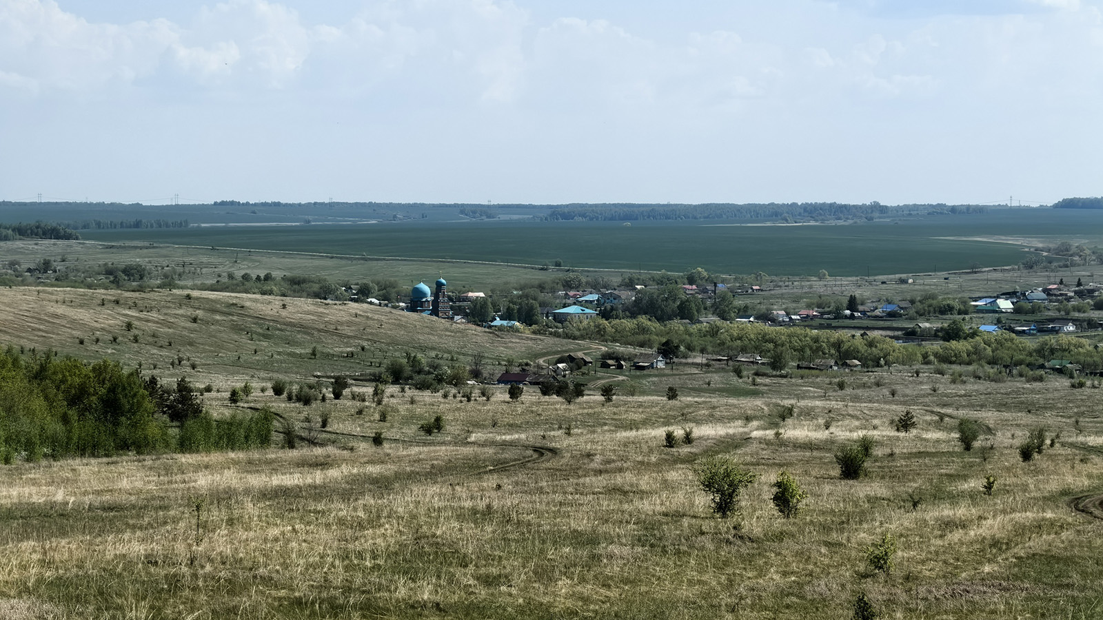 Следы многокилометровых оборонительных сооружений времен заката Золотой Орды