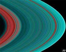 "Кассини", достигший Сатурна, прислал ошеломляющие фото