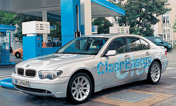 BMW выпустит первую партию водородных 7 Series