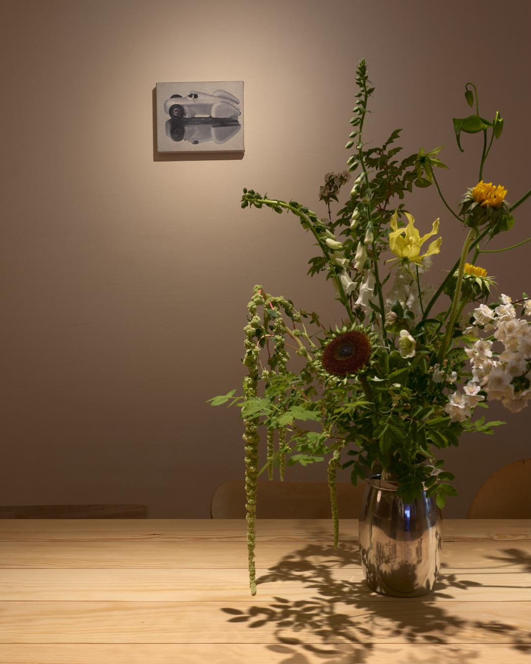 Третий зал с работой &laquo;Без названия&raquo; независимого художника и музыканта Хассана Мустафина