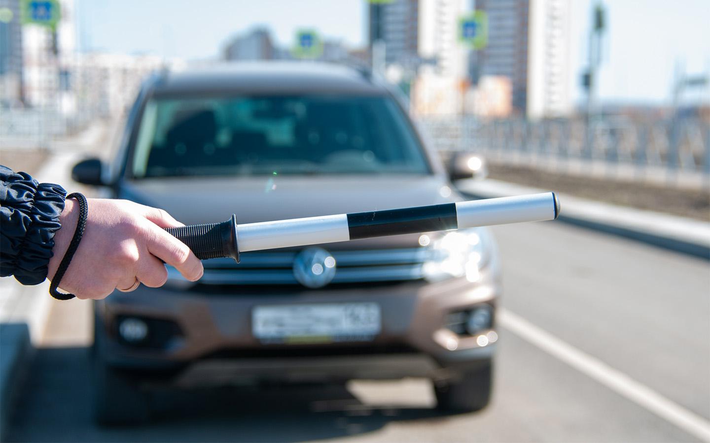 3D-буквы и без триколора. Юристы — о наказании за «неправильные» номера