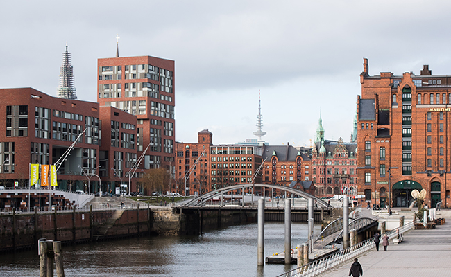Вид на старый промышленный район ХафенСити (Гамбург)