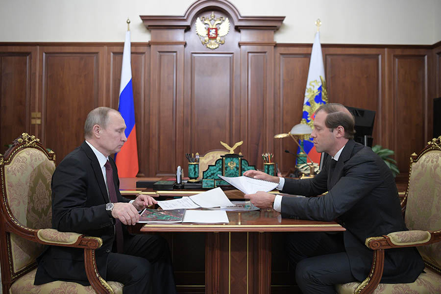 Владимир Путин и Денис Мантуров


