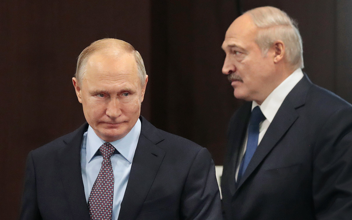 Лукашенко заявил, что Путин «живее всех живых»"/>













