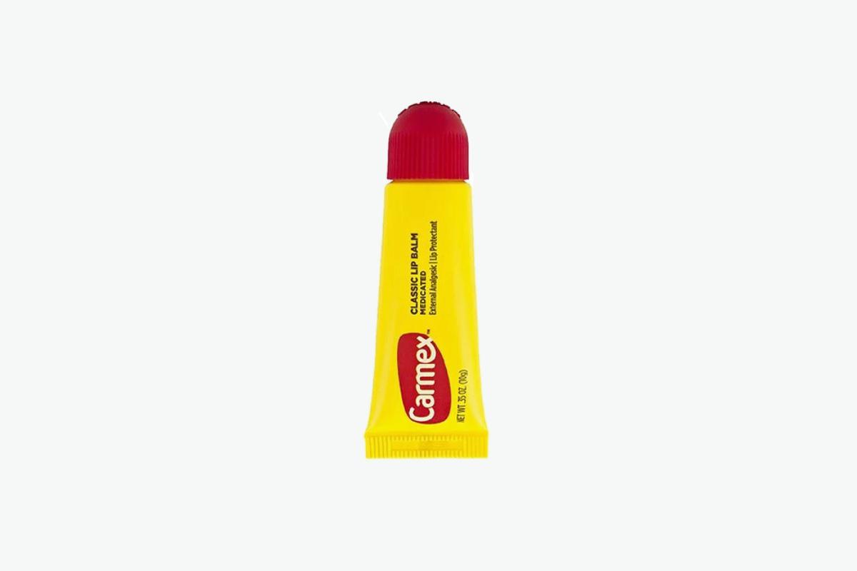Бальзам Classic Lip Balm, Carmex, 597 руб. (&laquo;Подружка&raquo;)