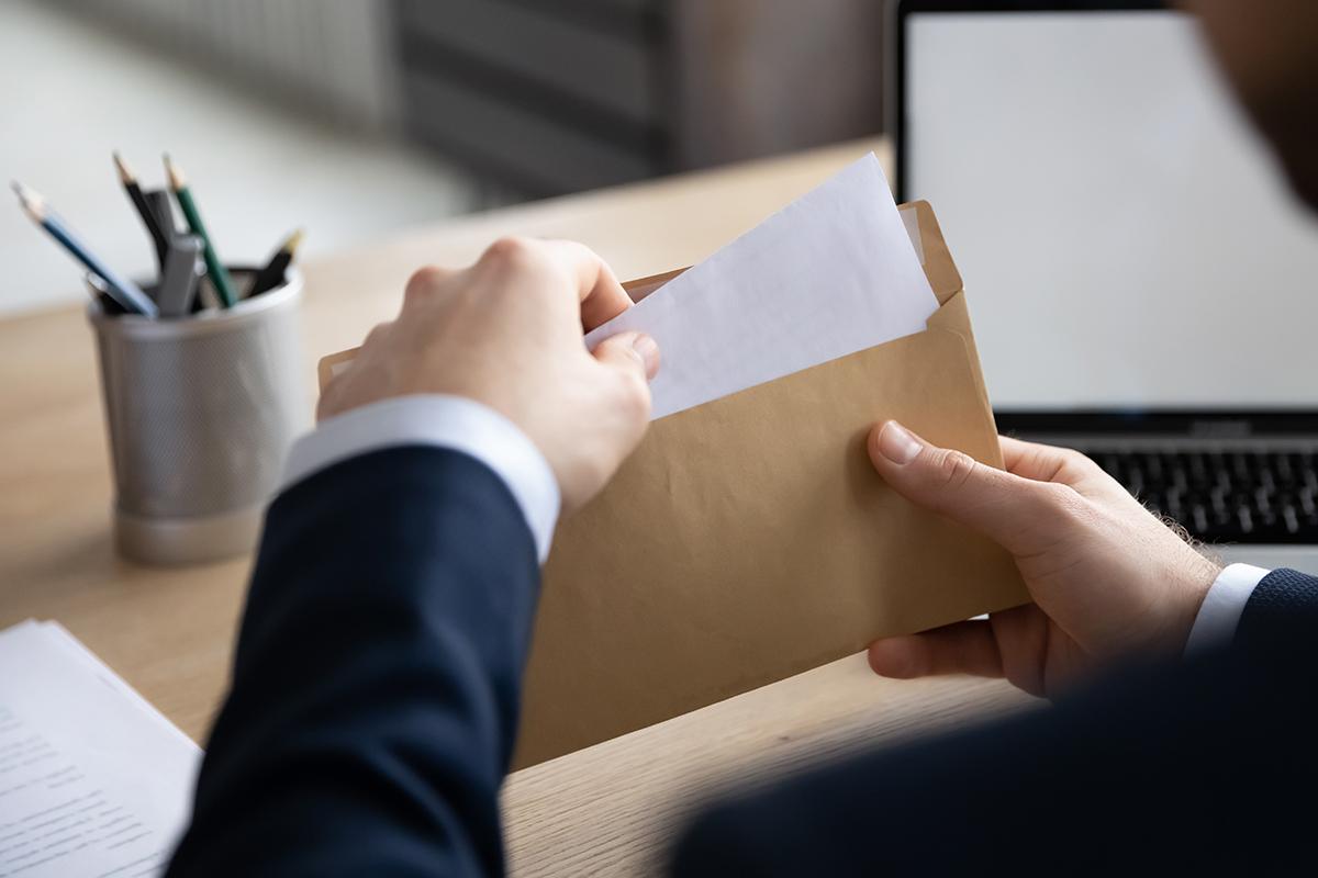 Самое главное противоречие — дата государственной регистрации перехода права (или дата удостоверения договора) позднее даты смерти собственника