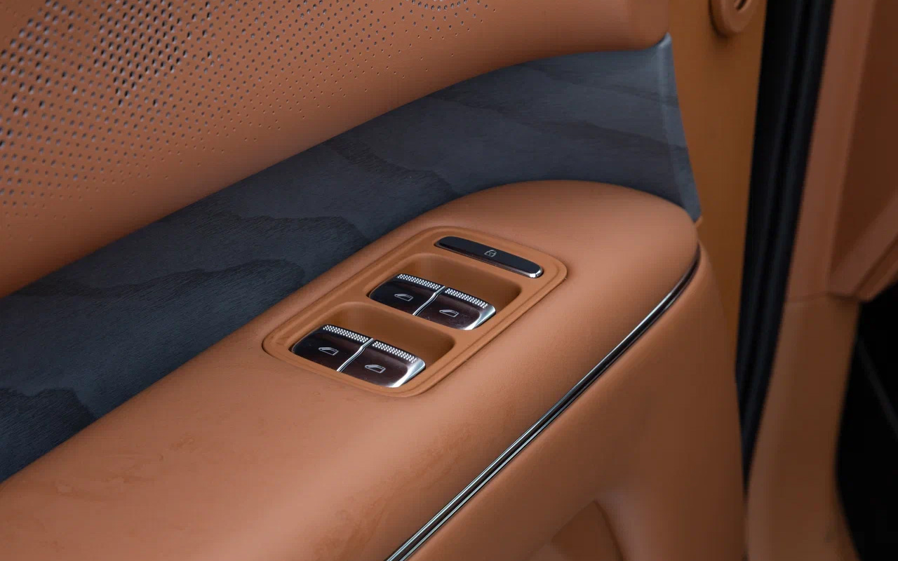 Блок управления стеклоподъемниками в&nbsp;Voyah Taishan &mdash; самый обычный