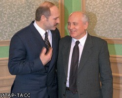 Александр Лукашенко поздравил Михаила Горбачева с юбилеем
