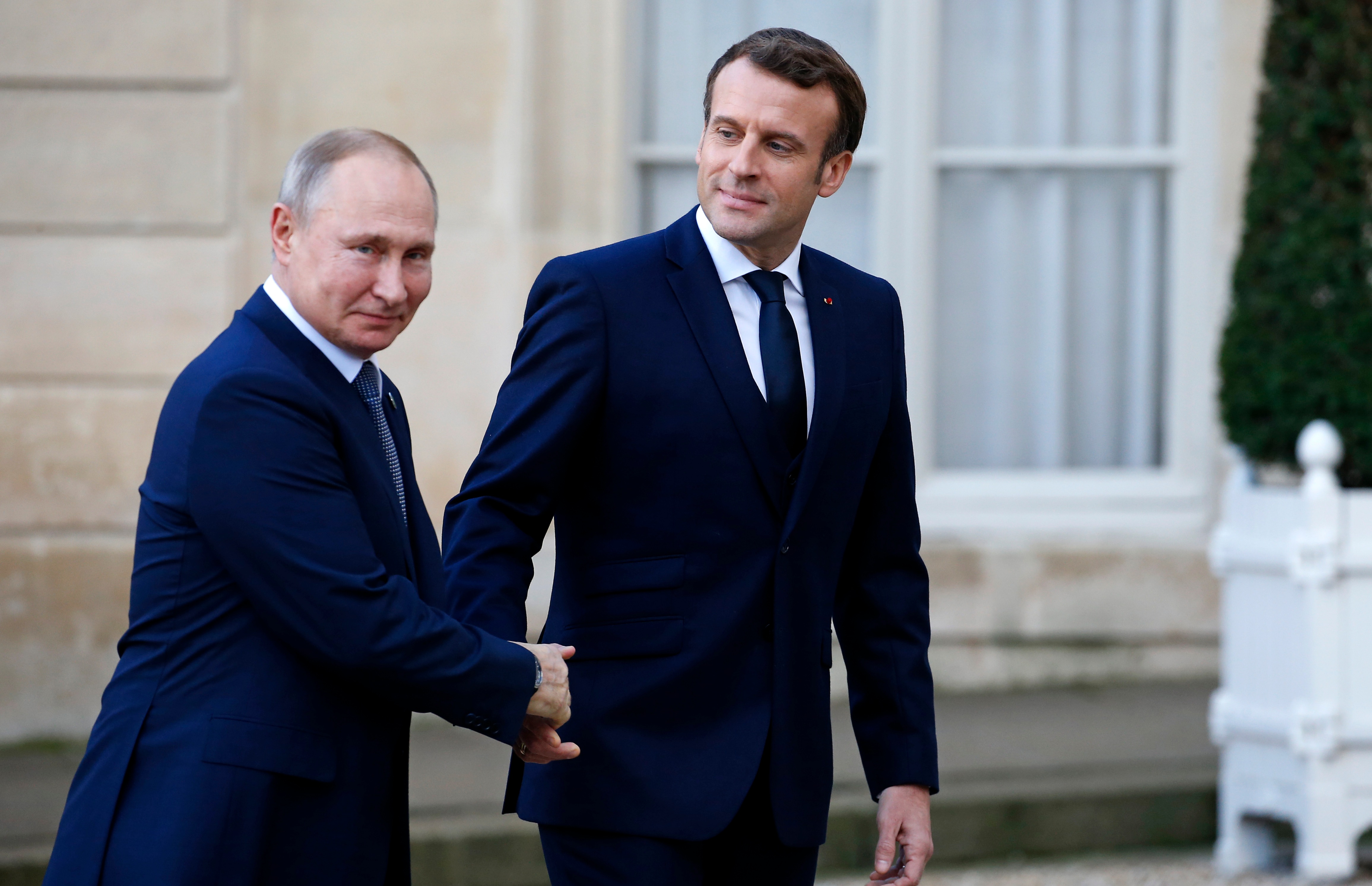 Владимир Путин и Эммануэль Макрон в Елисейском дворце, 2019<br />
&nbsp;