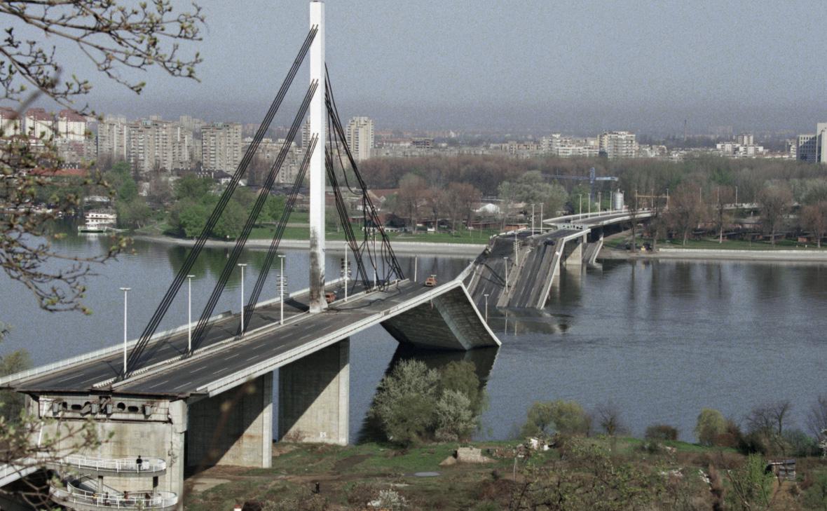 Мост через Дунай в&nbsp;Нови-Сад, Югославия,&nbsp;4 апреля 1999 г.
