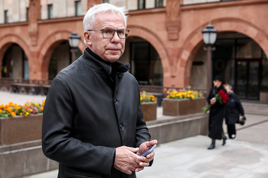 Хоккеист Вячеслав Фетисов тоже посетил прощальную церемонию. &laquo;С ним приятно было дружить, было о чем поговорить&hellip; Потеряли крутого мужика&raquo;,&nbsp;&mdash; сказал он.