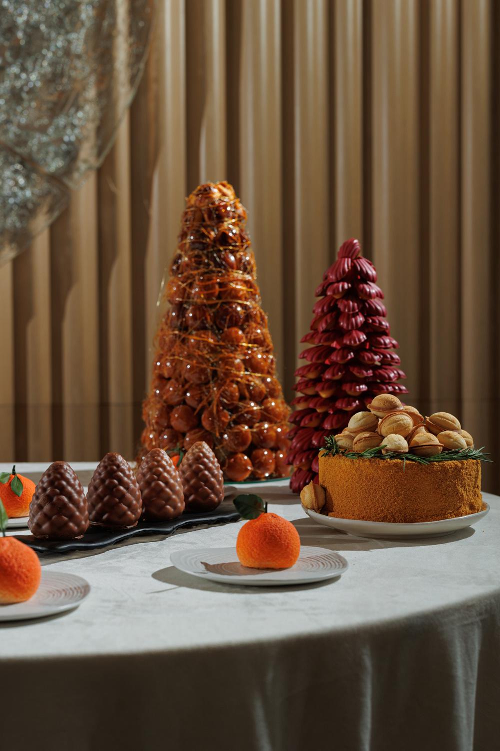 Шоколадный мусс, фундучное пралине и мандариновый птифур