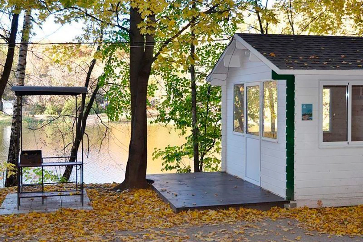 Место для шашлыка с мангалом в «Сокольниках»