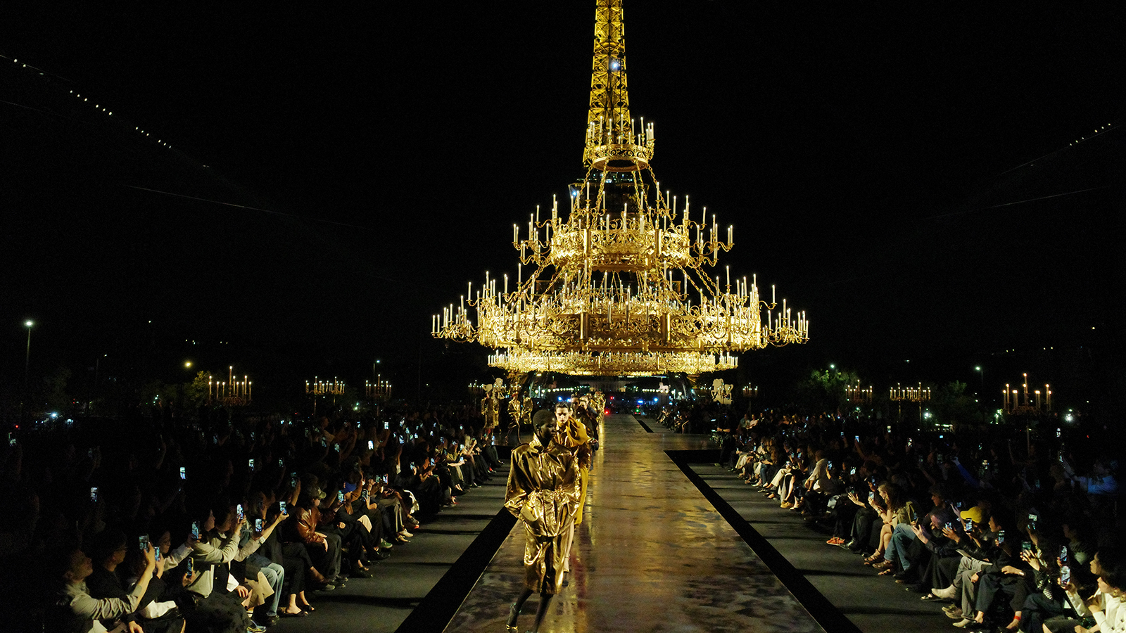 «Золотая эра» Saint Laurent. Какой получилась новая коллекция Ваккарелло