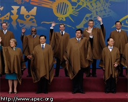 Лидеры стран АТЭС сфотографировались в пончо