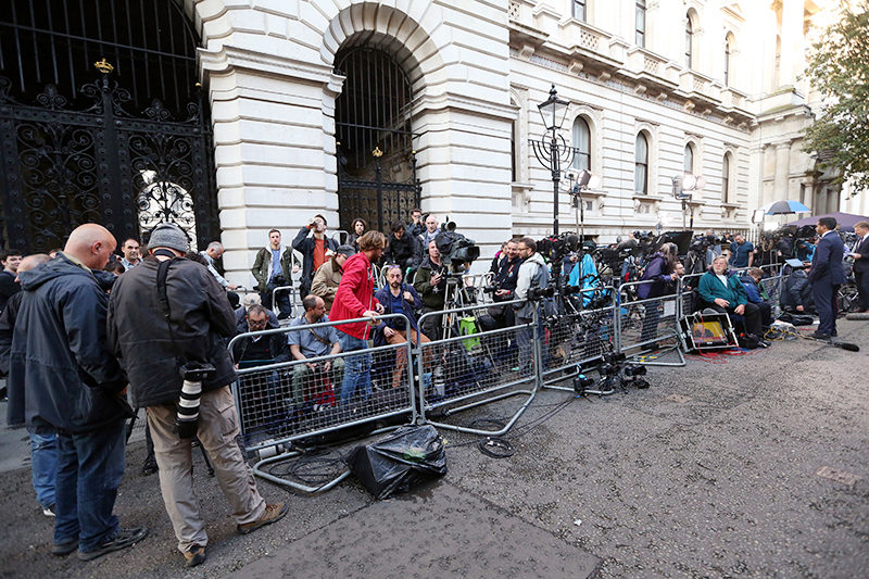 Представители прессы возле&nbsp;дома премьер-министра Великобритании Дэвида Кэмерона на&nbsp;Даунинг-стрит