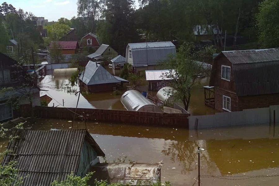 Накануне в администрации Красногорска говорили, что причиной подтоплений в разных районах города стало скопление ливневых вод в канализации из-за обильных осадков.