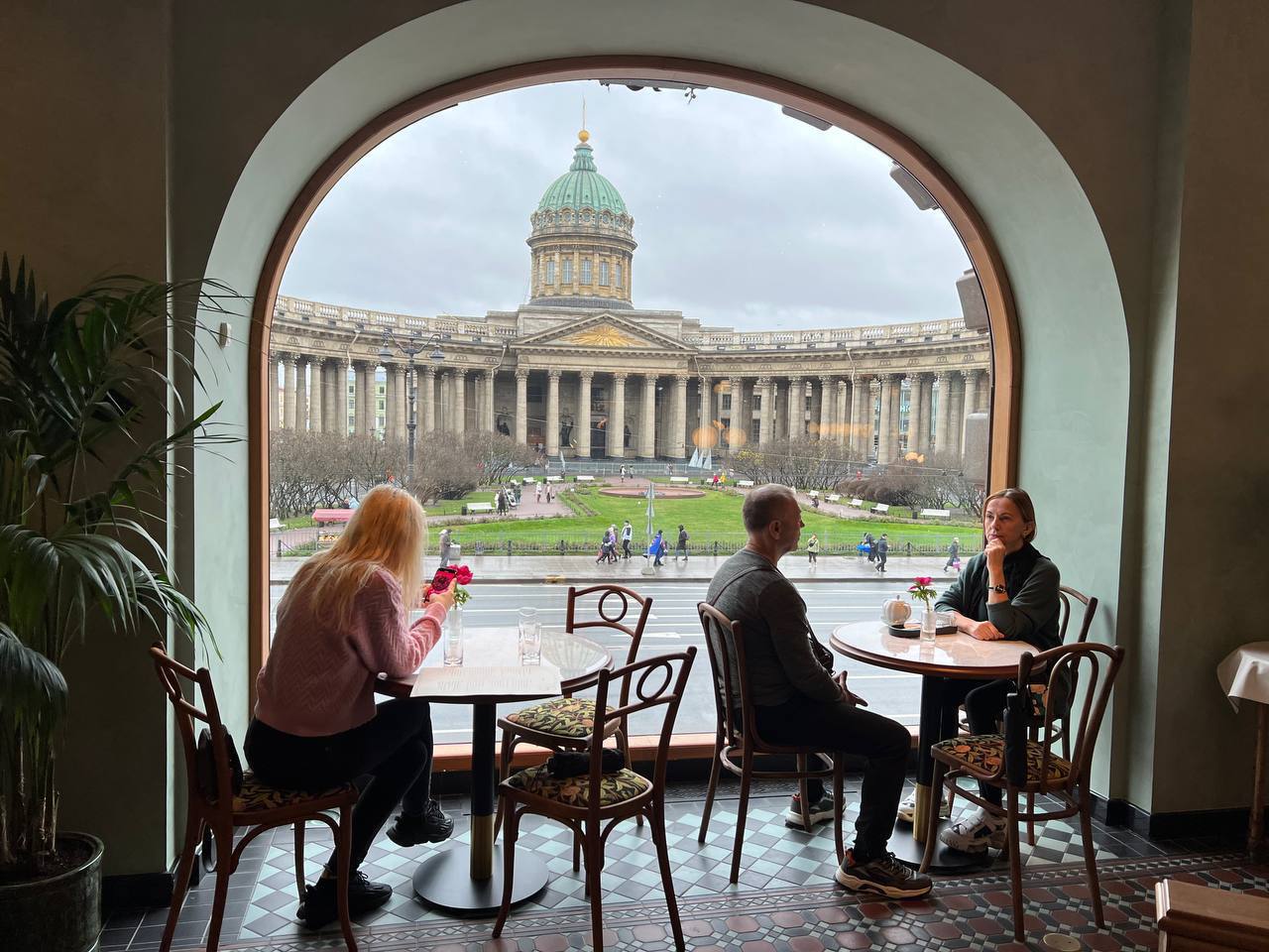 Книжный в центре Петербурга посетило рекордное число горожан — РБК