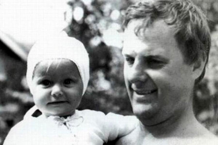 Ксения Собчак в детстве с отцом
