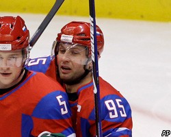 Российский знаменосец поставил точку в хоккейном матче с Латвией