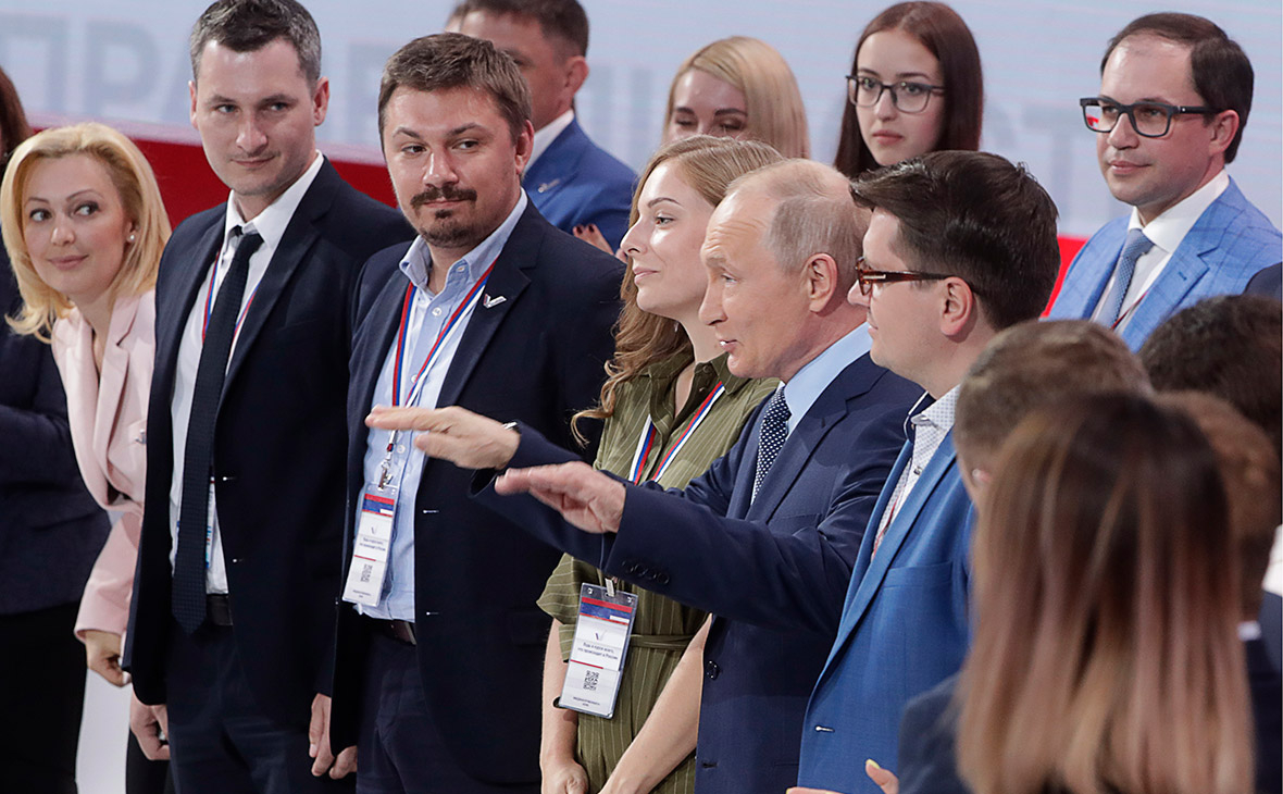 Владимир Путин (в центре)&nbsp;