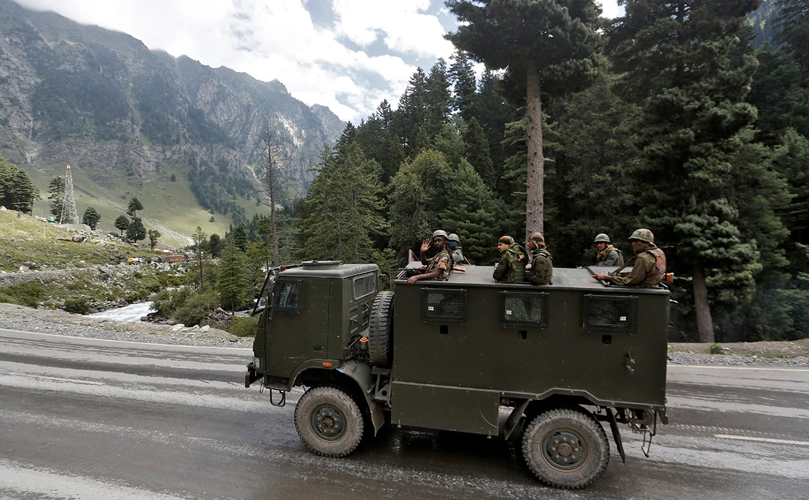 Danish Ismail / Reuters