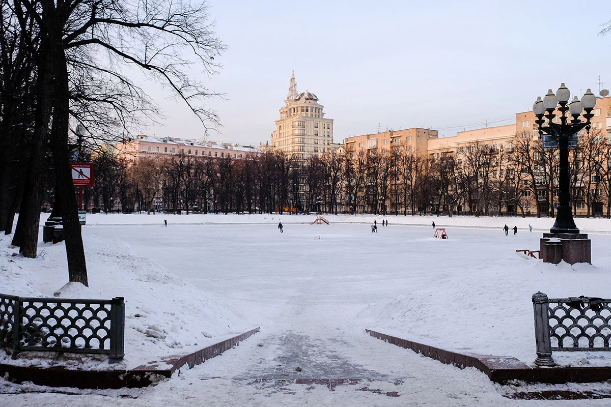 Патриаршие пруды зимой, Москва в наши дни