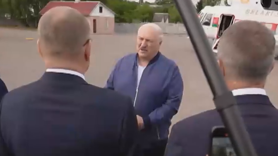 Как по-военному предложил решить проблему с картошкой Лукашенко. Видео