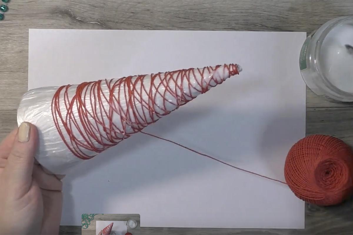 Как сделать новогоднего гнома из ниток