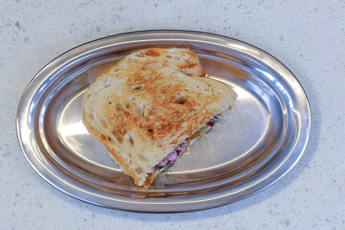 Ломоть с сельдью под шубой