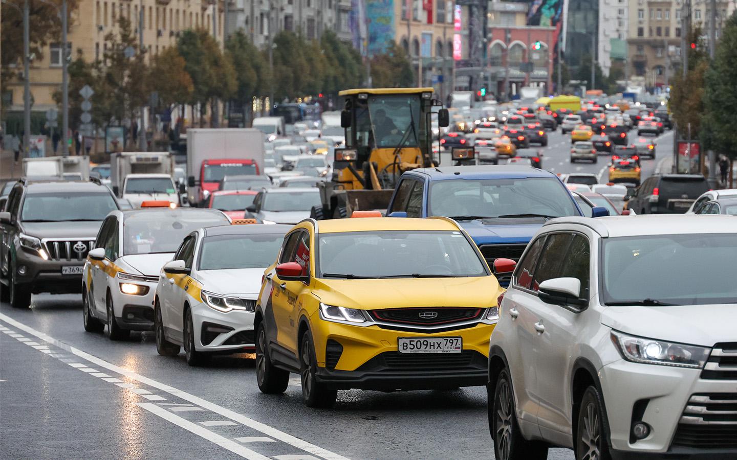 Участники рынка такси призвали Минпромторг смягчить нормы локализации