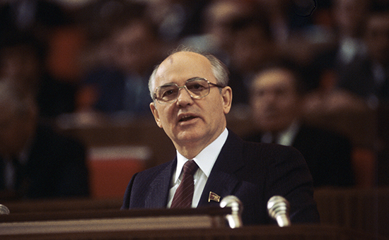 В первый раз слово «перестраиваться» Михаил Горбачев употребил в мае 1985 года