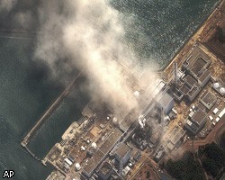 Над тремя реакторами АЭС в Японии поднялся дым