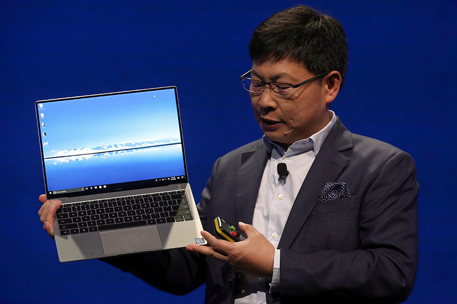 Китайская Huawei продолжает погоню за Apple. Компания представила свой ответ Macbook Pro &mdash; ноутбук MateBook X Pro. Он имеет металлический корпус и 13,9-дюймовый экран. Ноутбук оснащен процессором Intel Core i7 или i5 (в зависимости от модели), видеокартой NVidia GeForce MX150, имеет 8&nbsp;Гб или 16&nbsp;Гб оперативной памяти и SSD-диск на 256 Гб или 512&nbsp;Гб. На MateBook X Pro установлена Windows 10. Сроки начала продаж и цена пока не объявлены.