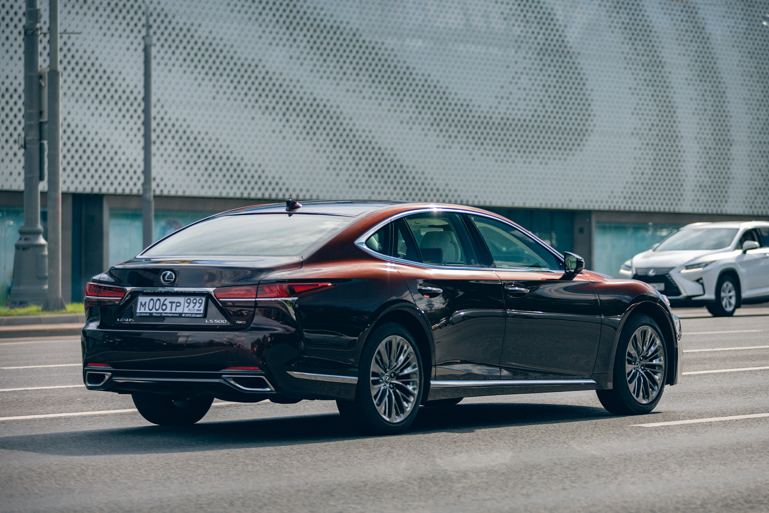Роскошные флагманские модели Lexus стали персонажами фильма «АМПИР V»
