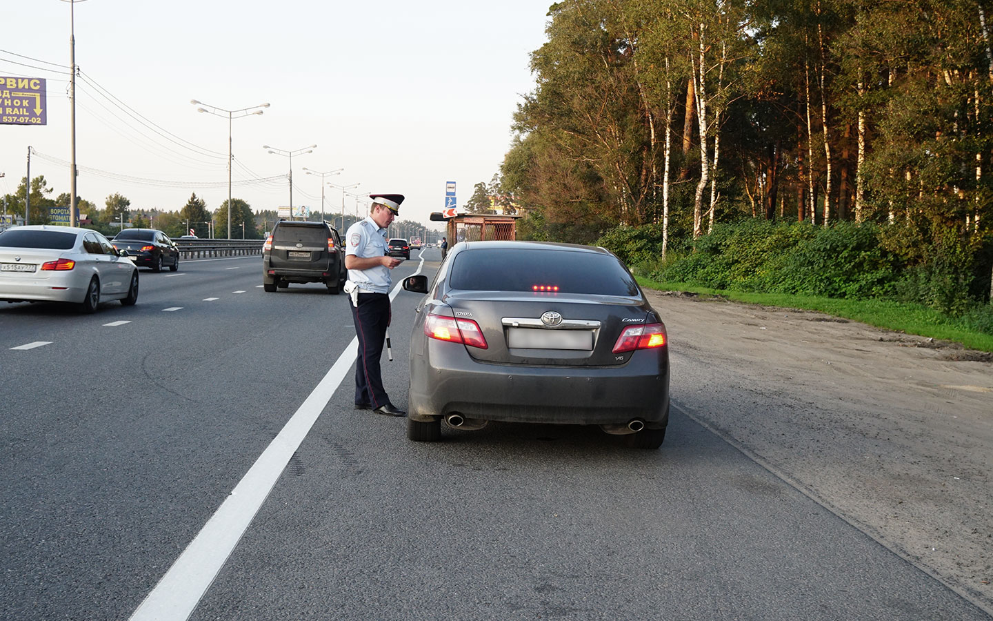 Как водители наказывают обочечников на дороге (сурово, но справедливо)