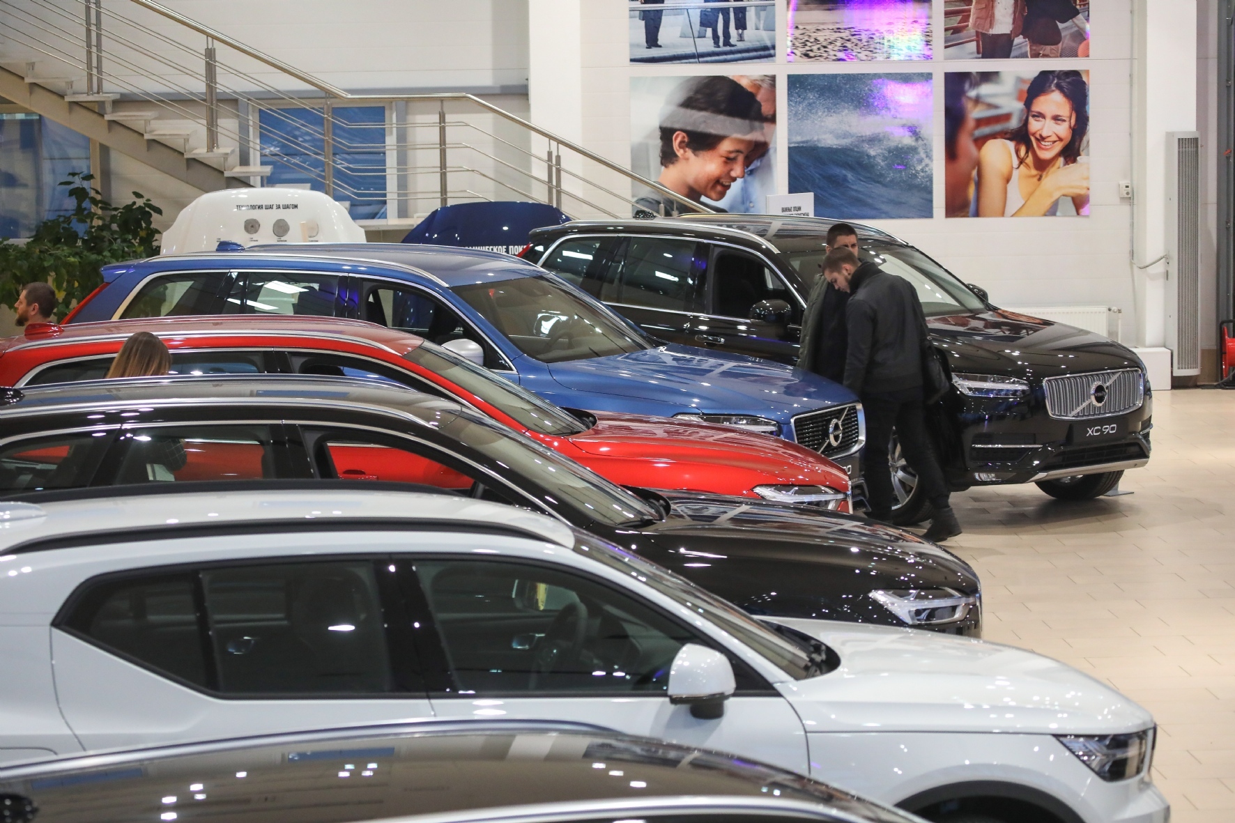 Оживление покупательского интереса пока не отразилось на динамике продаж новых автомобилей.&nbsp;